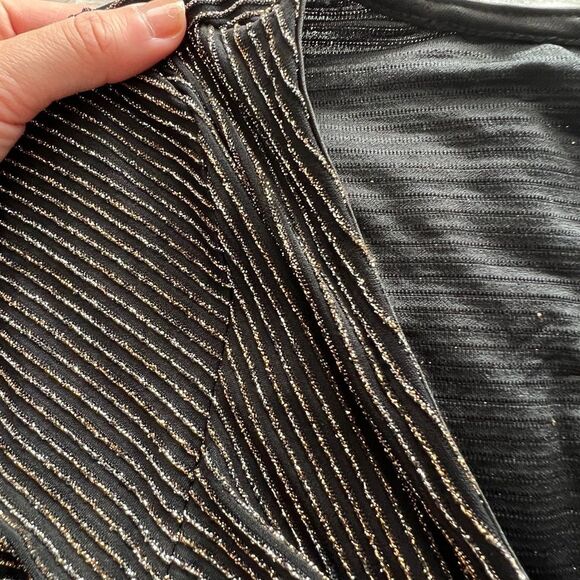 NWT Francesca’s Long Sleeve Wrap V-Neck Top glitter Embellished Size XS - Picture 9 of 10